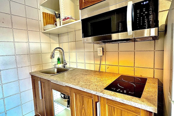 Habitación estándar doble | Cocina privada | Frigorífico grande, microondas, cafetera o tetera y tostadora