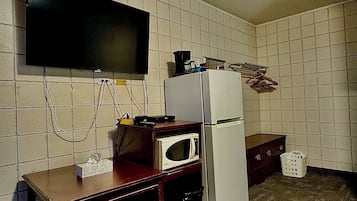 Room, 2 Double Beds | Living area