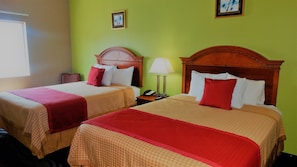 Soundproofing, iron/ironing board, free WiFi - Oak Tree Inn & Suites (Claxton)