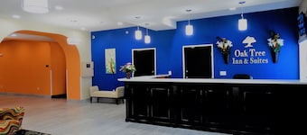 Oak Tree Inn & Suites