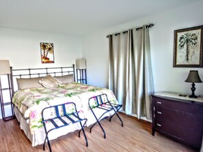 2 bedrooms, free WiFi - Tropical Dreams - Sarasota Condos Near Siesta Key (Sarasota)