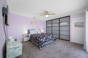 Carousel Suites #10 | Individually decorated, individually furnished, free WiFi, bed sheets - Carousel Suites (Redington Shores)