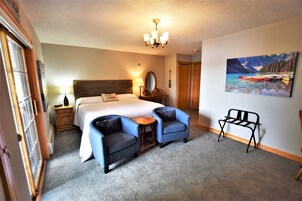 Room, 1 King Bed, Private Bathroom, Lake View | Individually decorated, individually furnished, free WiFi, bed sheets