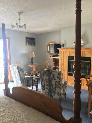 Room, 2 Double Beds, Private Bathroom, Lake View