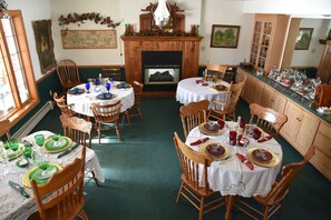 Ilmainen täysi aamiainen 