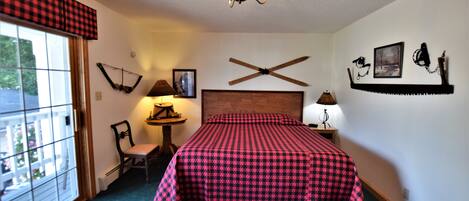 Habitación tradicional, 1 cama King size, baño privado, vista a la ciudad | Decoración personalizada, muebles diferentes y wifi gratis