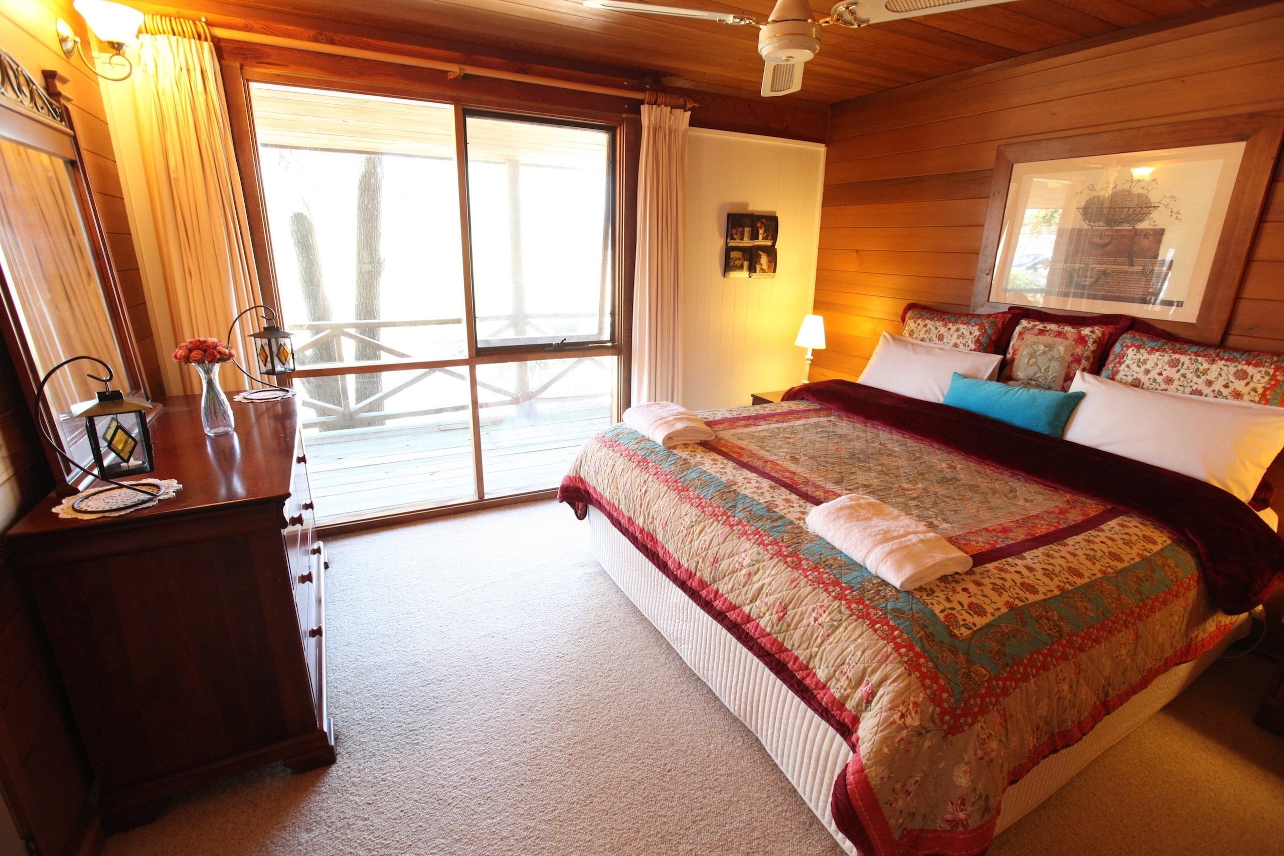 3 bedrooms, iron/ironing board, free cots/infant beds, free WiFi