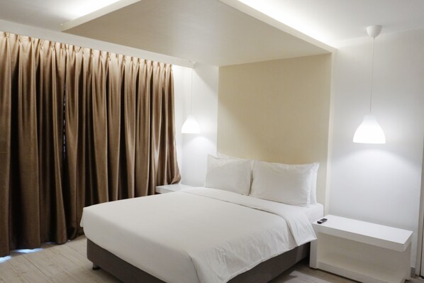 Junior Room | In-room safe, desk, iron/ironing board, free WiFi