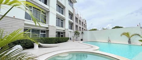 Outdoor pool, pool umbrellas, sun loungers