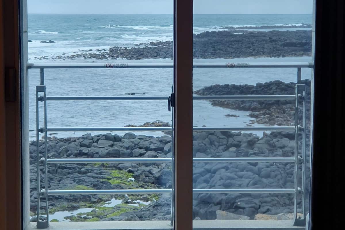 디럭스 더블룸, 퀸사이즈침대 1개, 바다 전망 | 무료 WiFi, 침대 시트