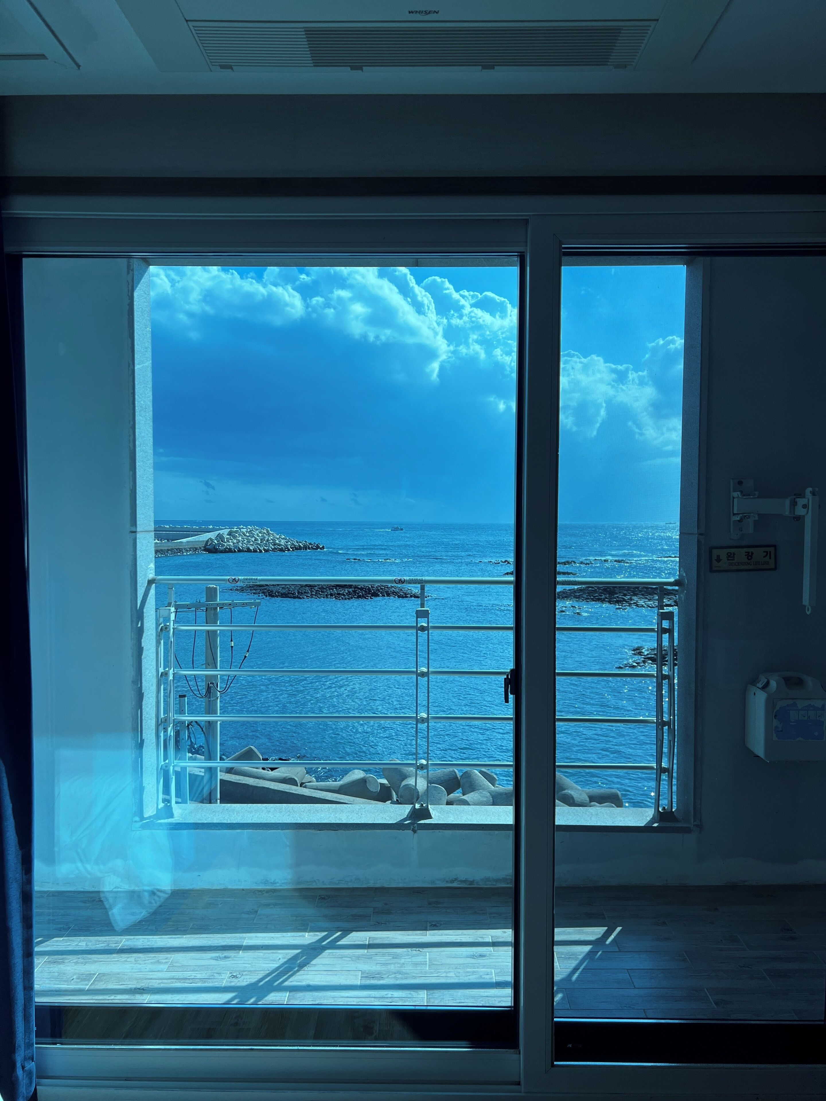 Habitació amb dos llits individuals Deluxe, 2 llits de matrimoni, vistes a l'oceà | Wifi gratuïta i roba de llit 