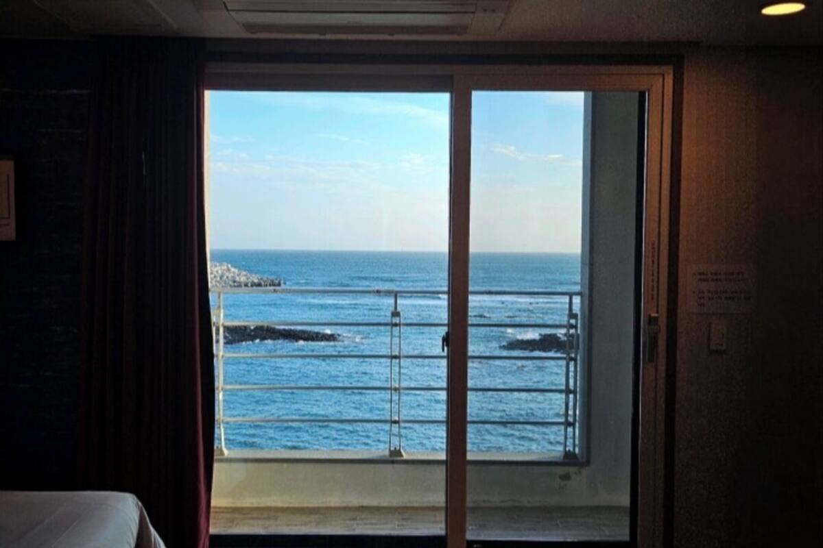 deluxe twin room, 2 queen beds, ocean view | free wifi, bed sheets