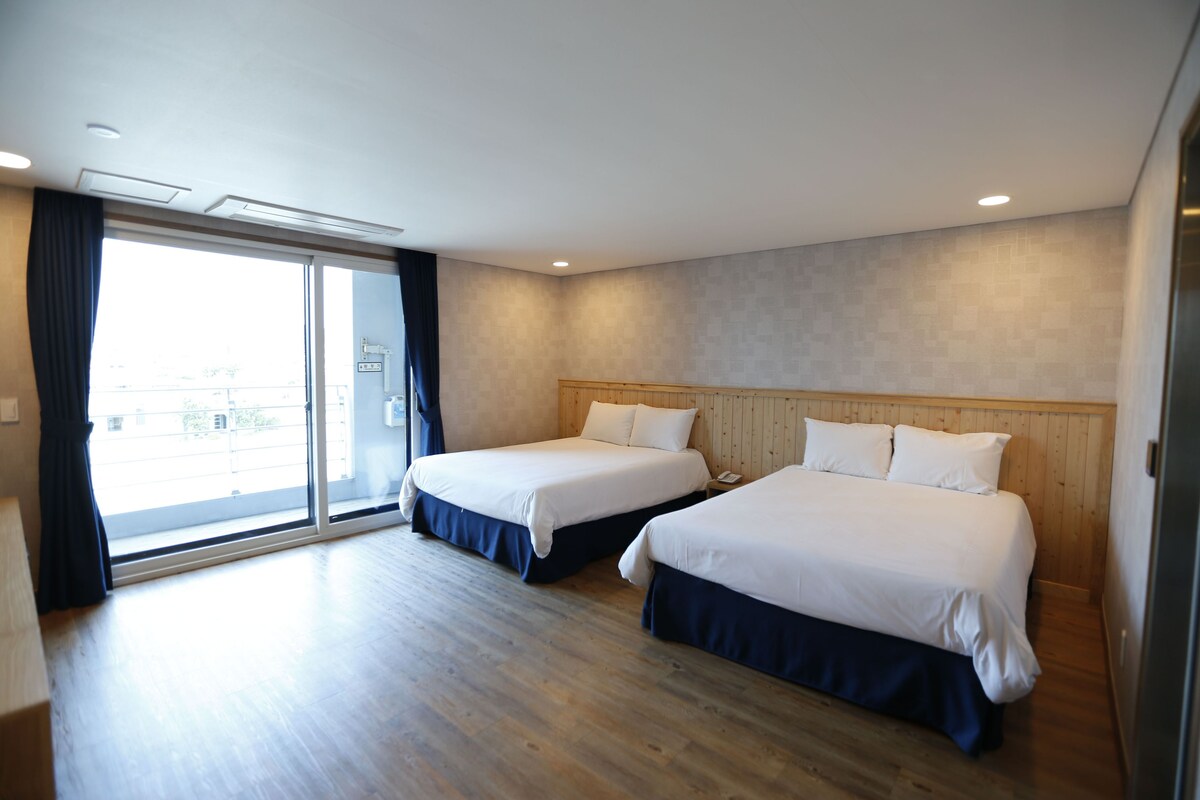 WiFi (free), bed sheets