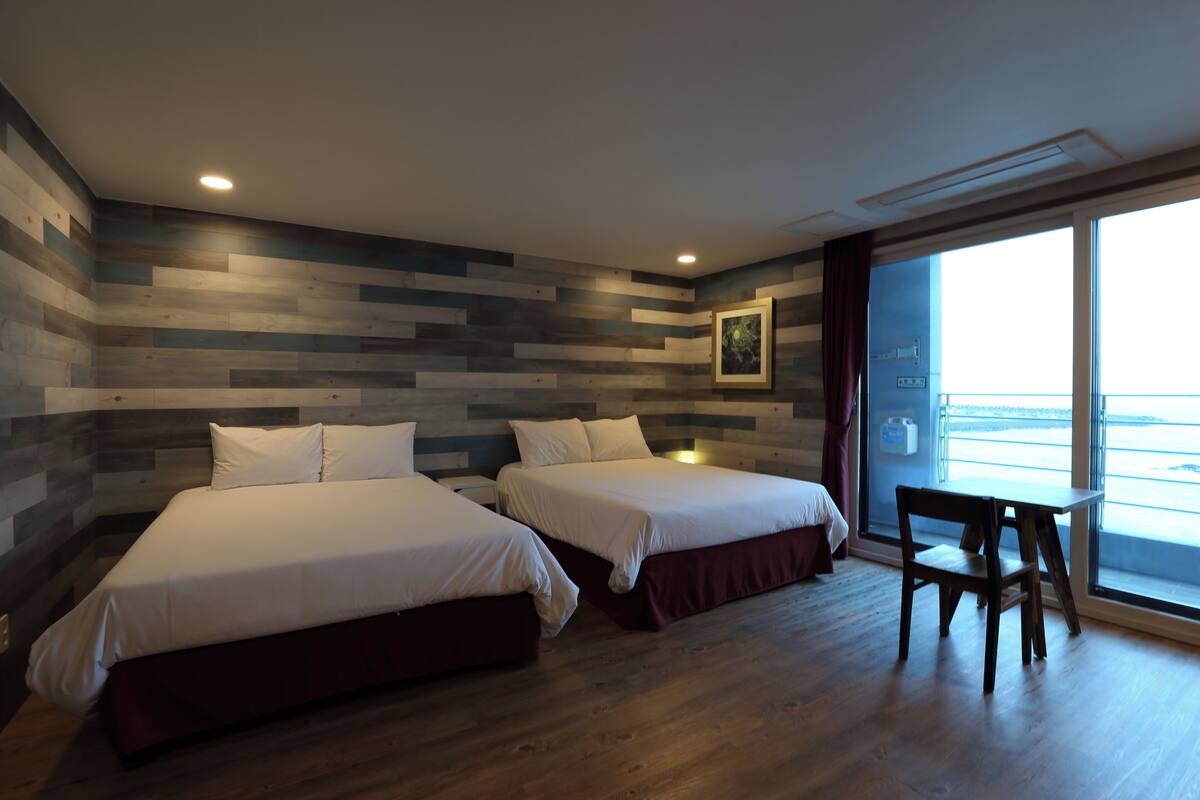 deluxe twin room, 2 queen beds, ocean view | free wifi, bed sheets