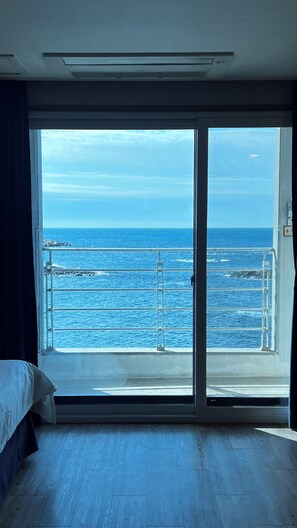 Free WiFi, bed sheets - Hotel 52 (Seogwipo)