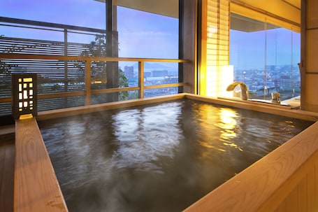 Deluxe Twin Room with Private External Bathroom with Sea View | Bathroom | Free toiletries, hair dryer, slippers, electronic bidet