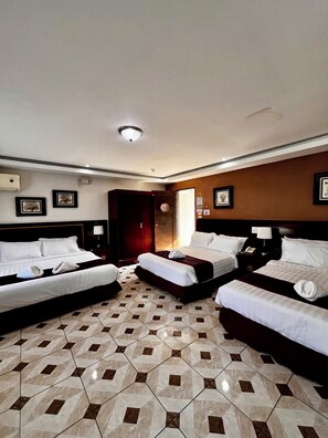 Deluxe Family 1 | 1 bedroom, in-room safe, desk, blackout drapes