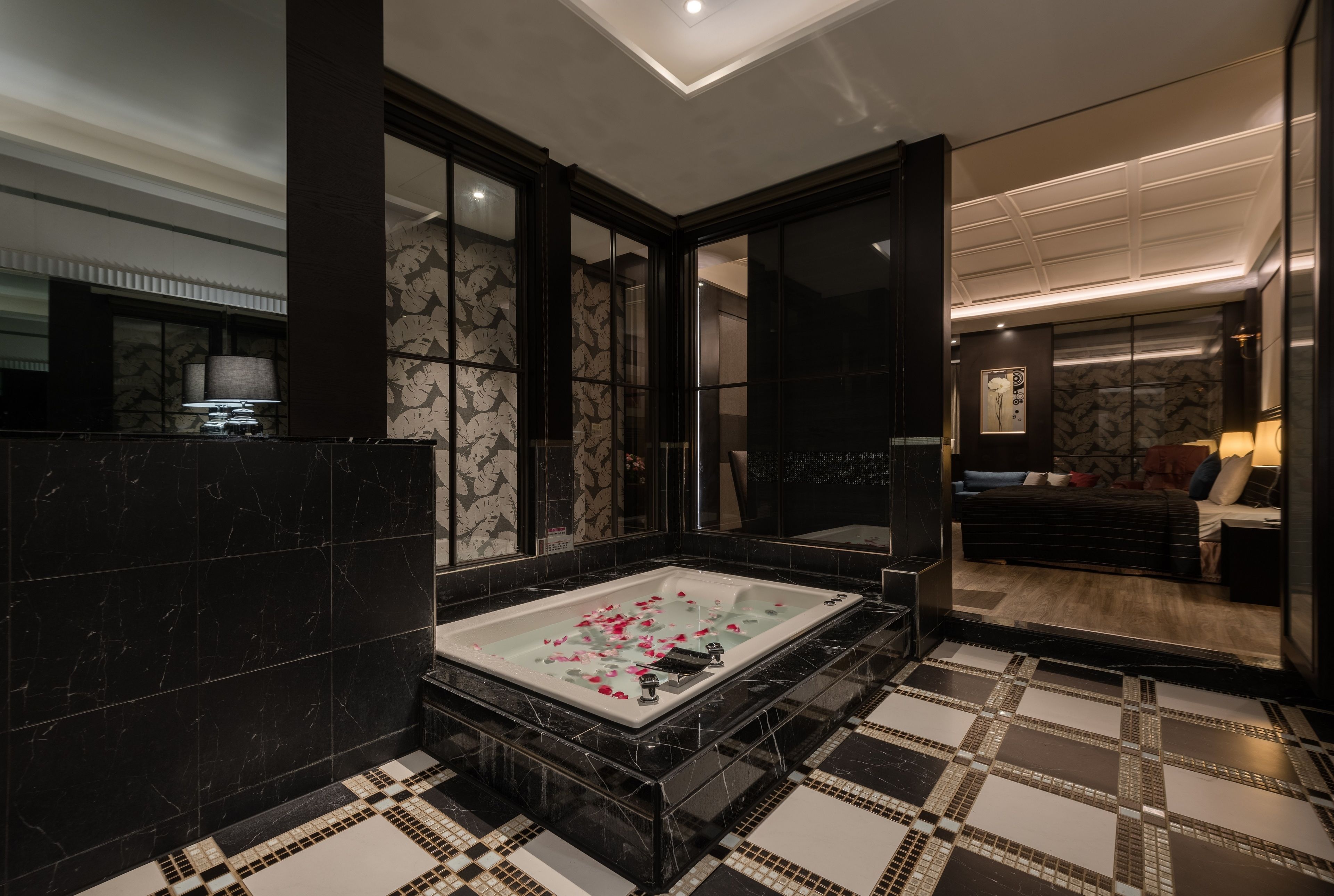 مغطس/حوض استحمام عميق