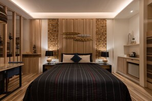 Desk, blackout curtains, soundproofing, rollaway beds - Leesing Motel (Kaohsiung)