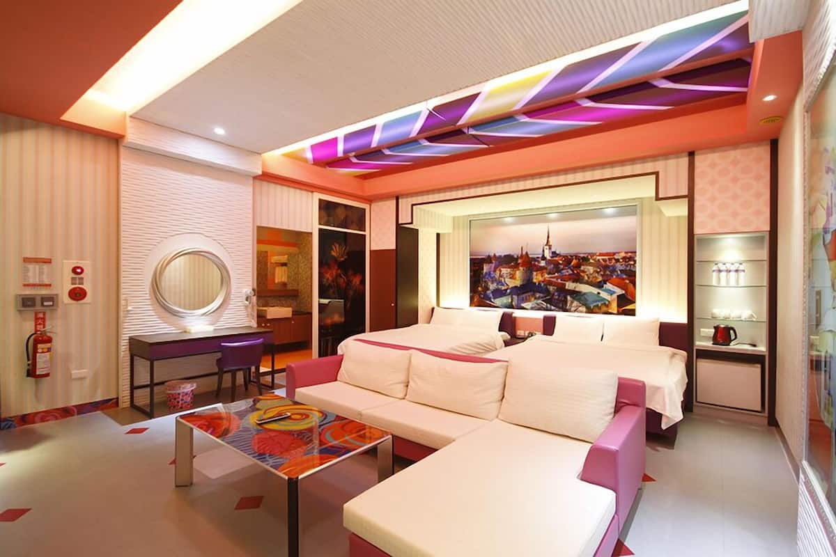 Habitación cuádruple básica | Decoración individual, mobiliario individual, escritorio
