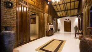 A spacious lobby with a high ceiling, a central rug, and large decorative vases. - Kubu Ampo Villa (Kerobokan)