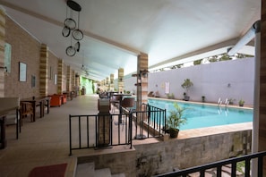 Hồ bơi ngoài trời 