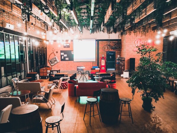 Lounge - Meotel Purwokerto (Purwokerto)