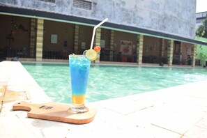 2 restaurants, breakfast, lunch served; local and international cuisine - Meotel Purwokerto (Purwokerto)