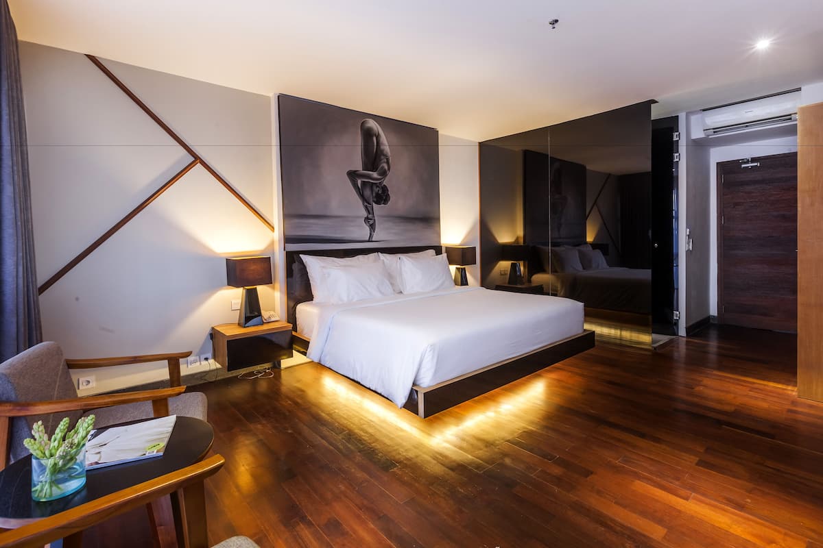 Habitación Deluxe, 1 habitación | Ropa de cama de alta calidad y caja de seguridad en la habitación