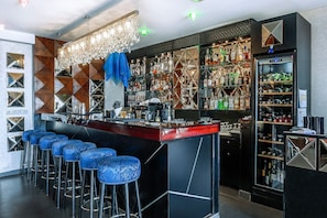 2 bares/lounges