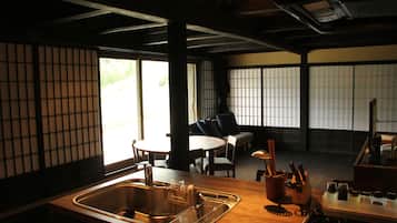 Udoku | Desk, laptop workspace, free WiFi, bed sheets