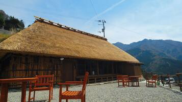 Cottage (Tanzan) | Een bureau, een laptopwerkplek, gratis wifi, beddengoed