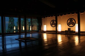 Flat-screen TV, heated floors