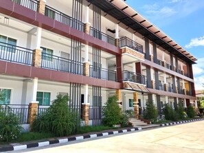 ด้านหน้าที่พัก
