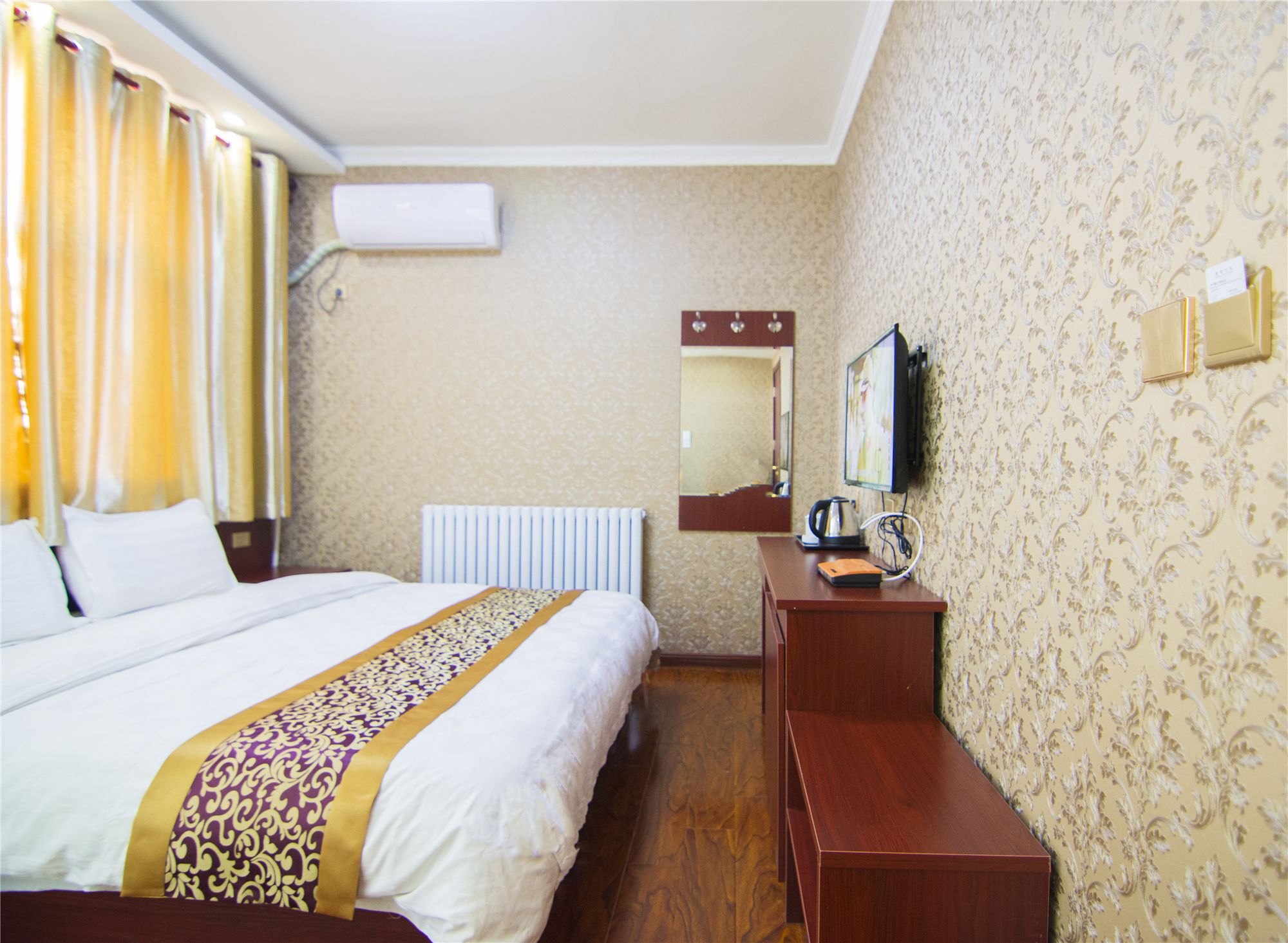 Deluxe King Room | Desk, blackout curtains, free WiFi