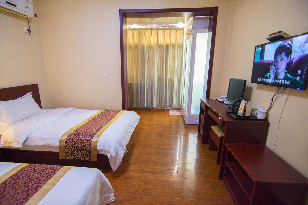 Business Twin Room | Desk, blackout curtains, free WiFi