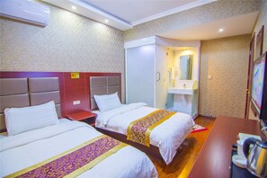 Deluxe Twin Room | Desk, blackout curtains, free WiFi - Hangtian Business Hotel Xi'an Airport (Xianyang)