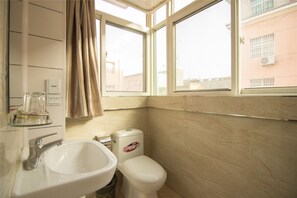 Doppia Deluxe | Bagno | Doccia, set di cortesia gratuito, pantofole, asciugamani