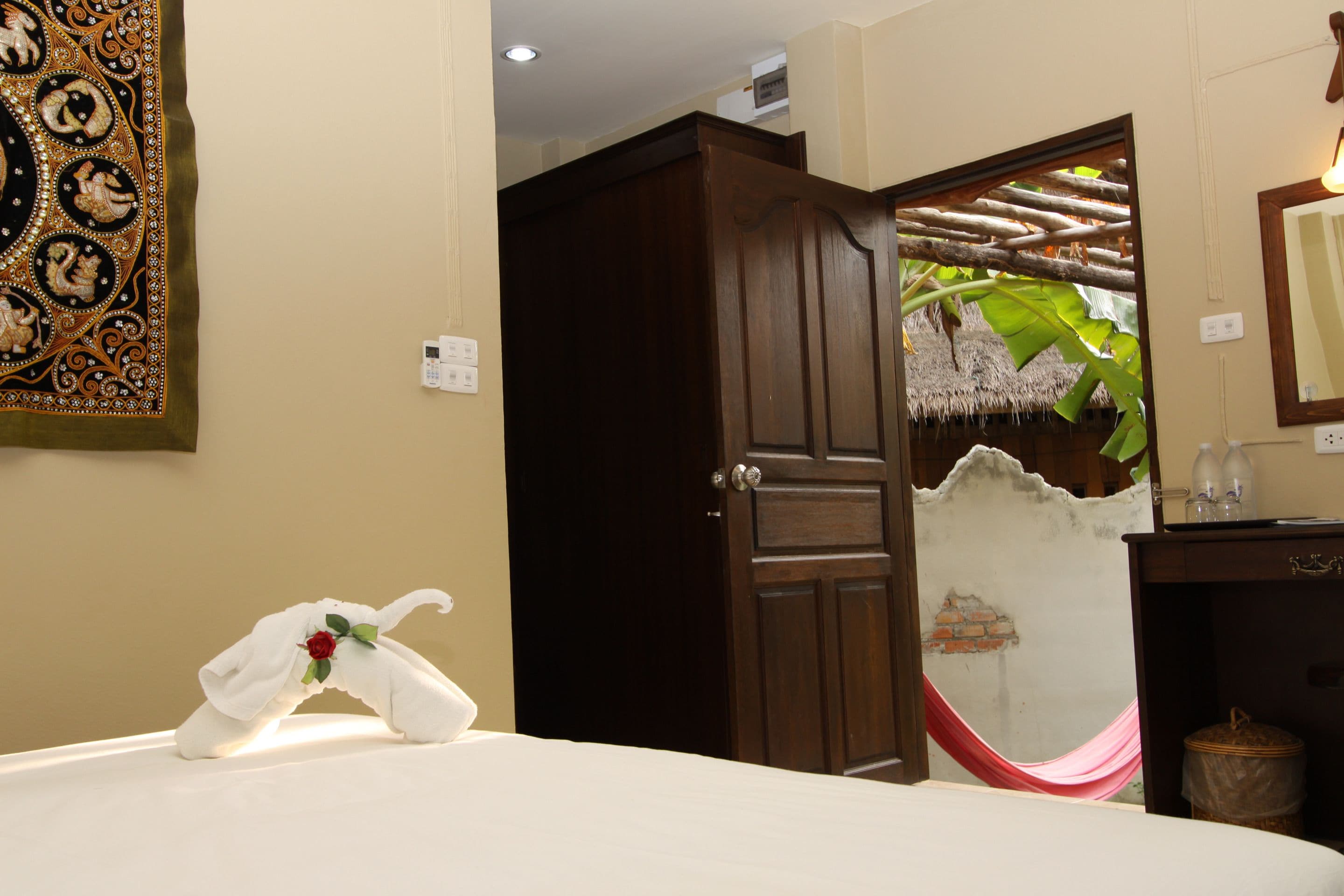 sea breeze bungalow | minibar, in-room safe, desk, soundproofing