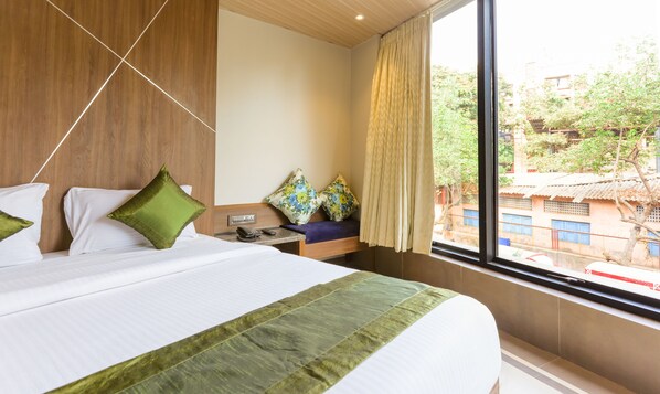 Premium Double Room, 1 Bedroom | Desk, free WiFi