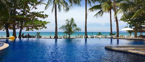 Outdoor pool, an infinity pool