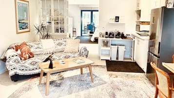 Apartamento, 1 cama King | Cozinha americana privada | Máquina de café expresso, cafeteira/chaleira, chaleira elétrica