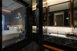 Premium Plus Room King | Bilik Mandi | Pancuran mandi, hulu semburan mandi hujan 