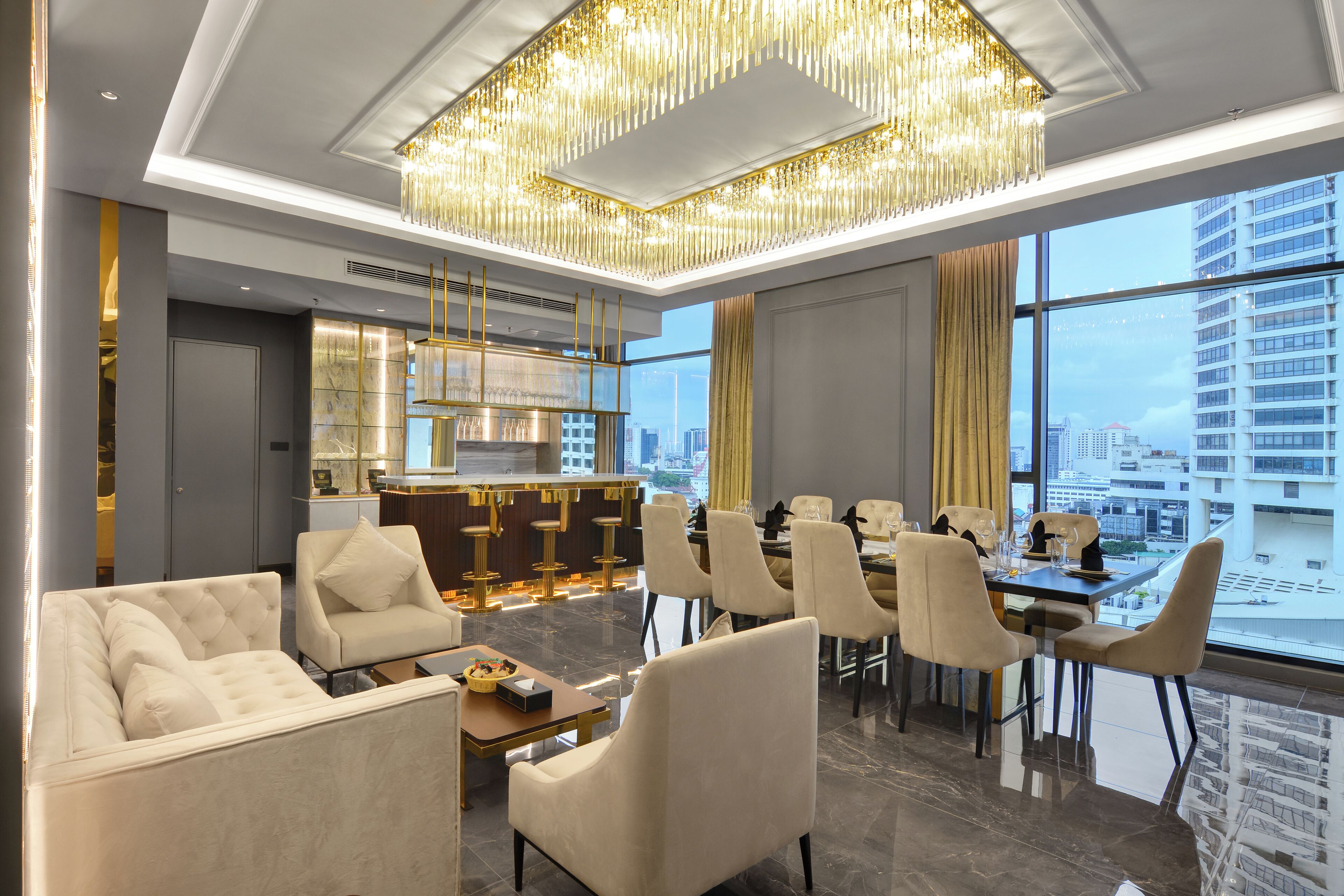 Presidential Suite | 起居区 | 50-英寸液晶电视 （配备卫星频道）、电视