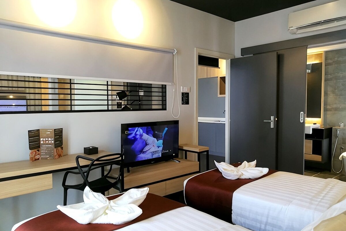 1 bedroom, premium bedding, free minibar, in-room safe