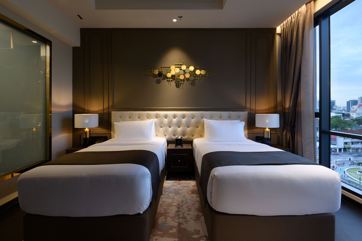 Premium Family Connecting Room | 1 bedroom, premium bedding, minibar (free items), in-room safe