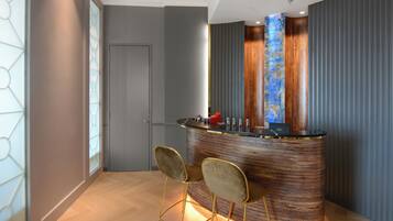 1 bedroom, premium bedding, free minibar, in-room safe