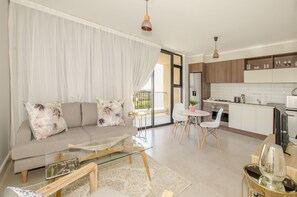 One Bedroom Waters Edge | Oleskelualue | Taulutelevisio