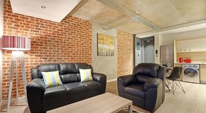 One Bedroom Matrix | Oleskelualue | Taulutelevisio