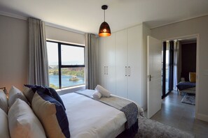 Two Bedroom Superior Waters Edge | In-room safe, iron/ironing board, cots/infant beds, free WiFi - Matrix Luxury Apartments (Cape Town)